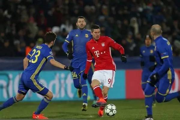 和篮球巨星 和篮球巨星